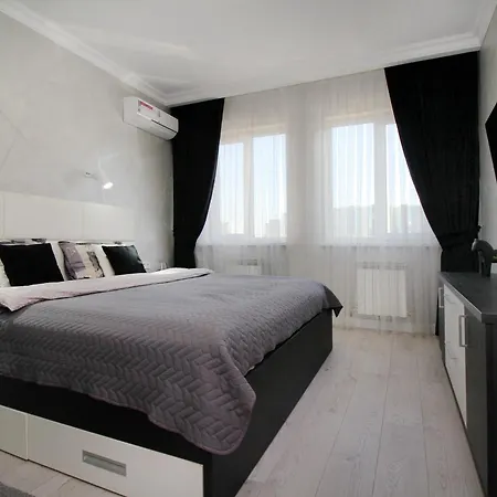 Апартаменты В Современном Районе Выбор Путешественника Almaty Room photo